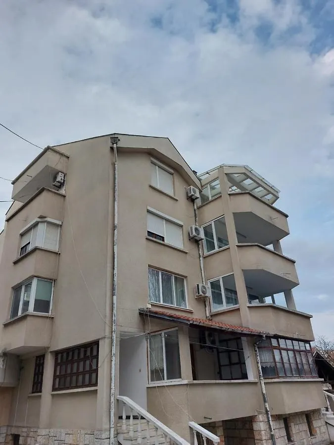 White Home Burgas City Apartmán